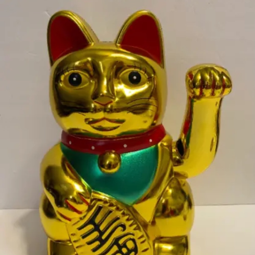Gold Maneki Neko Lucky Charm Cat Battery Powered Craft Home Shop Decor’ 6”H